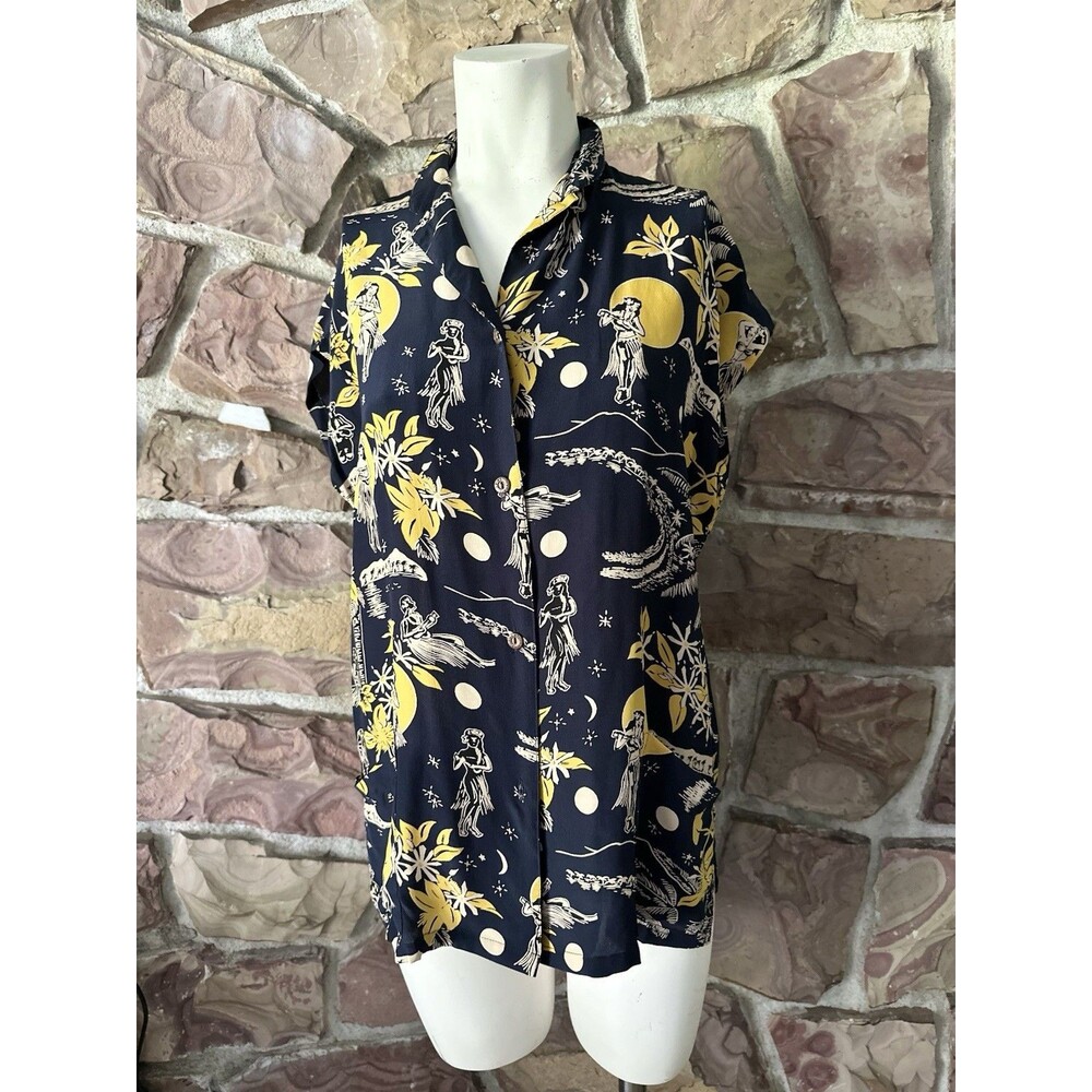 Avanti vintage silk Hawaiian short sleeve blouse with hula girl moon size M